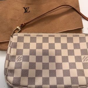 Louis Vuitton Neverfull pouchette